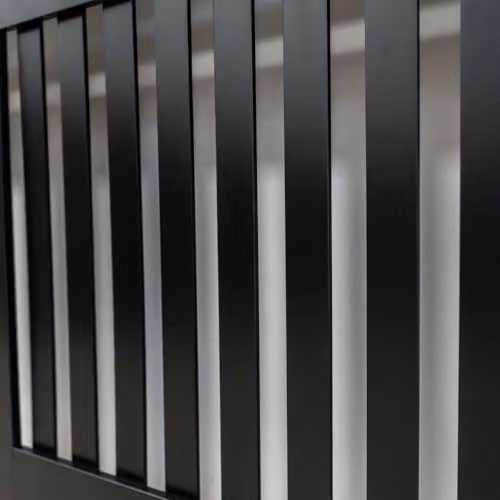 Airwave Vertical Line Style Radiator Cover in Black MDF, W/D/H: 152.0 x 19.0 x 81.5 cm – 3