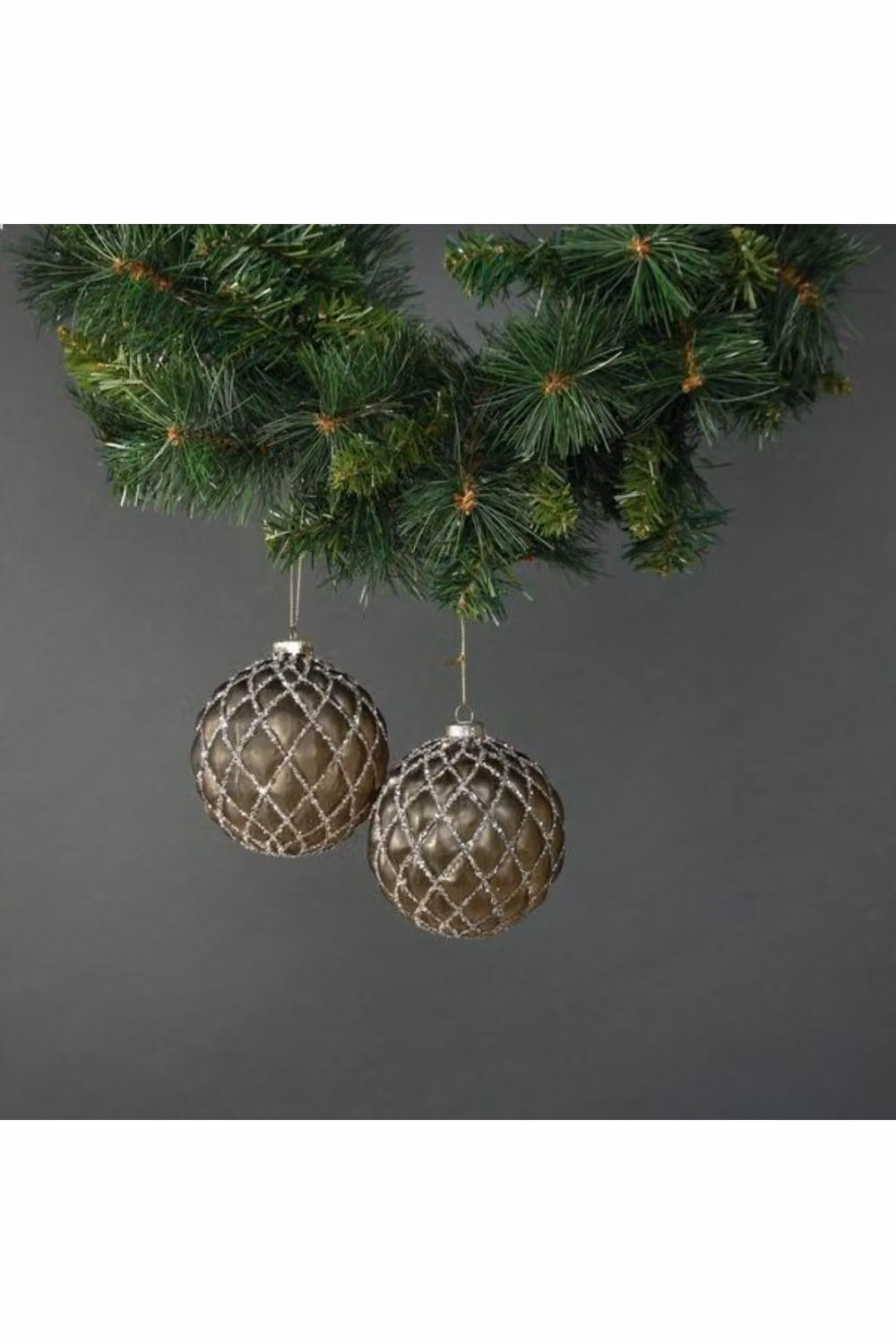 KDMD Asteria Set of 4 Antique Grey and Gold Geometric Glass Christmas Baubles, 10 cm – 2