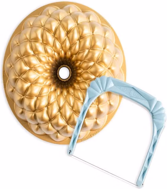 Nordic Ware Kaleidoscope Non-Stick Aluminium Bundt Pan and Slicer in Gold