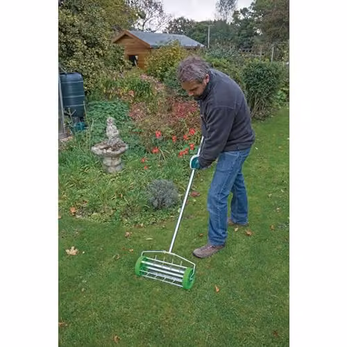 Draper Manual Rolling Lawn Aerator in Green with 450 mm Spiked Galvanised Steel Drum – 2