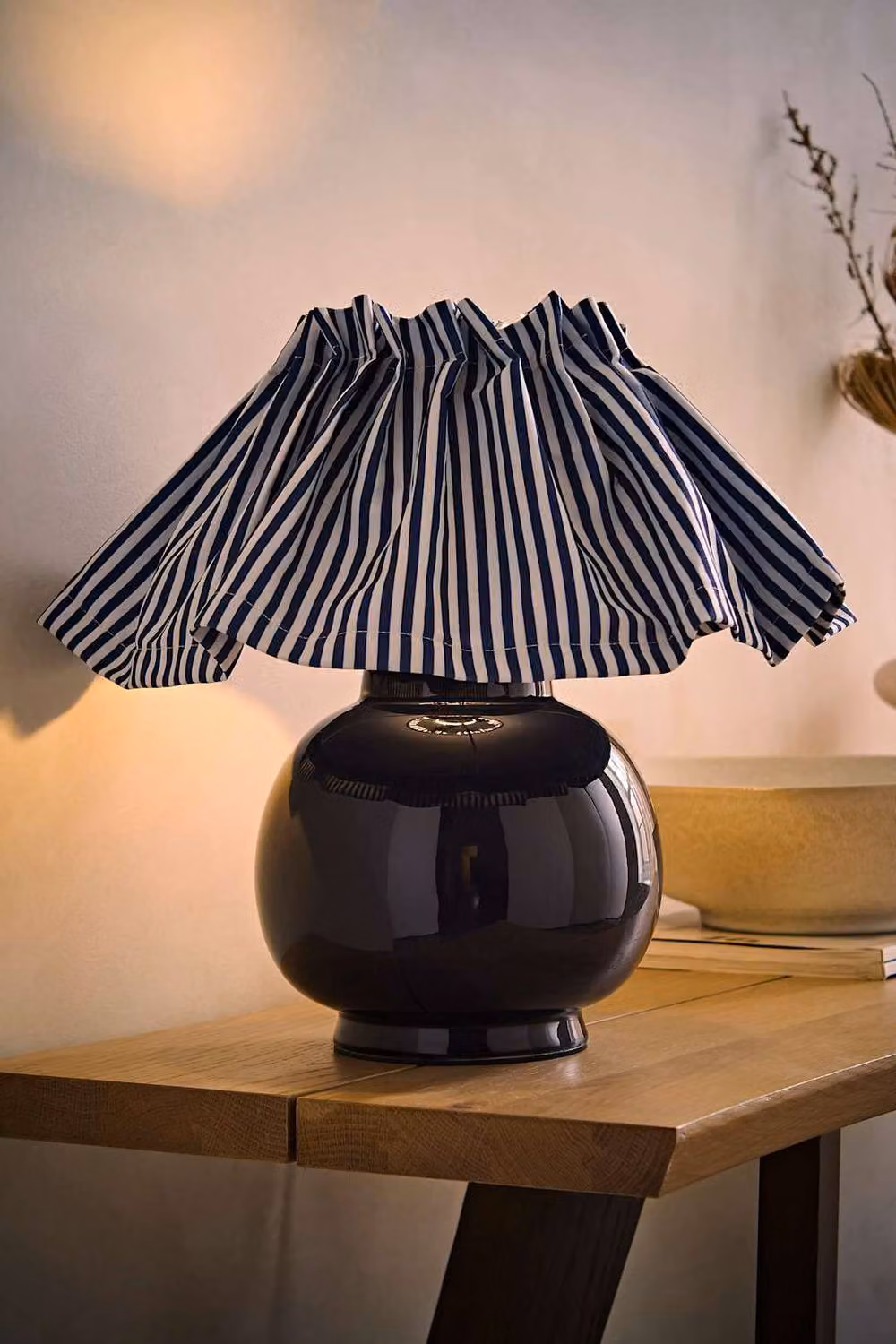 ValueLights Arabella Ceramic Table Lamp with Navy Pleated Pinstripe Gingham Fabric Shade and Bulb – 3