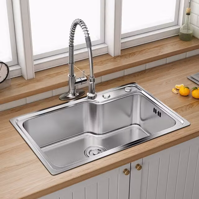 Livingandhome Stainless Steel Kitchen Sink and Drainer with Sound Dampening in Silver