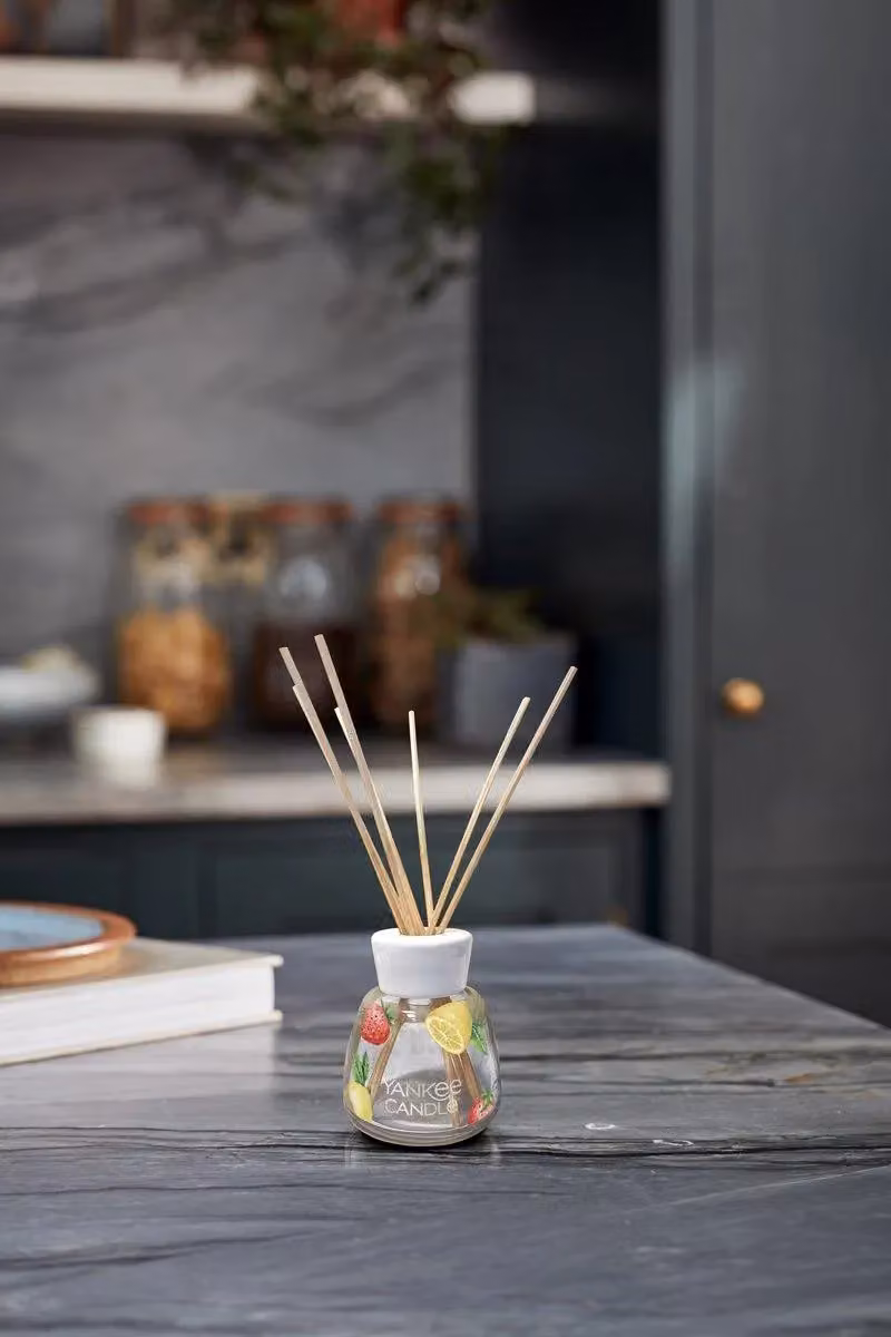 Yankee Candle Signature Iced Berry Lemonade Reed Diffuser, 100ml, Clear Glass – 2
