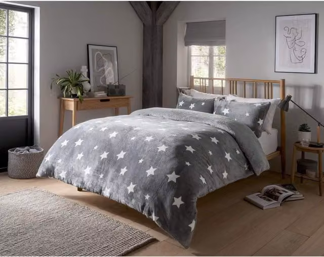 NewEdgeBlinds Reversible Modern Stars Teddy Fleece Duvet Set in Grey, W: 180 cm, L: 200 cm