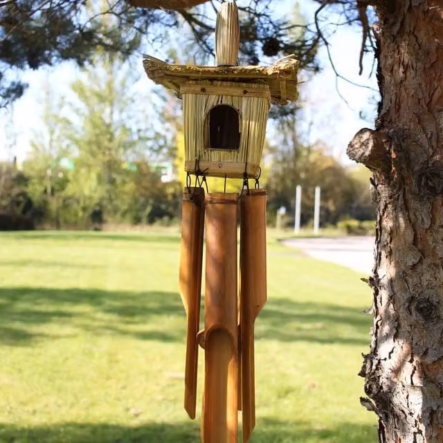 Serenityy Square Seagrass Bird Box with Chimes in Brown, H 49 cm x W 15 cm – 2