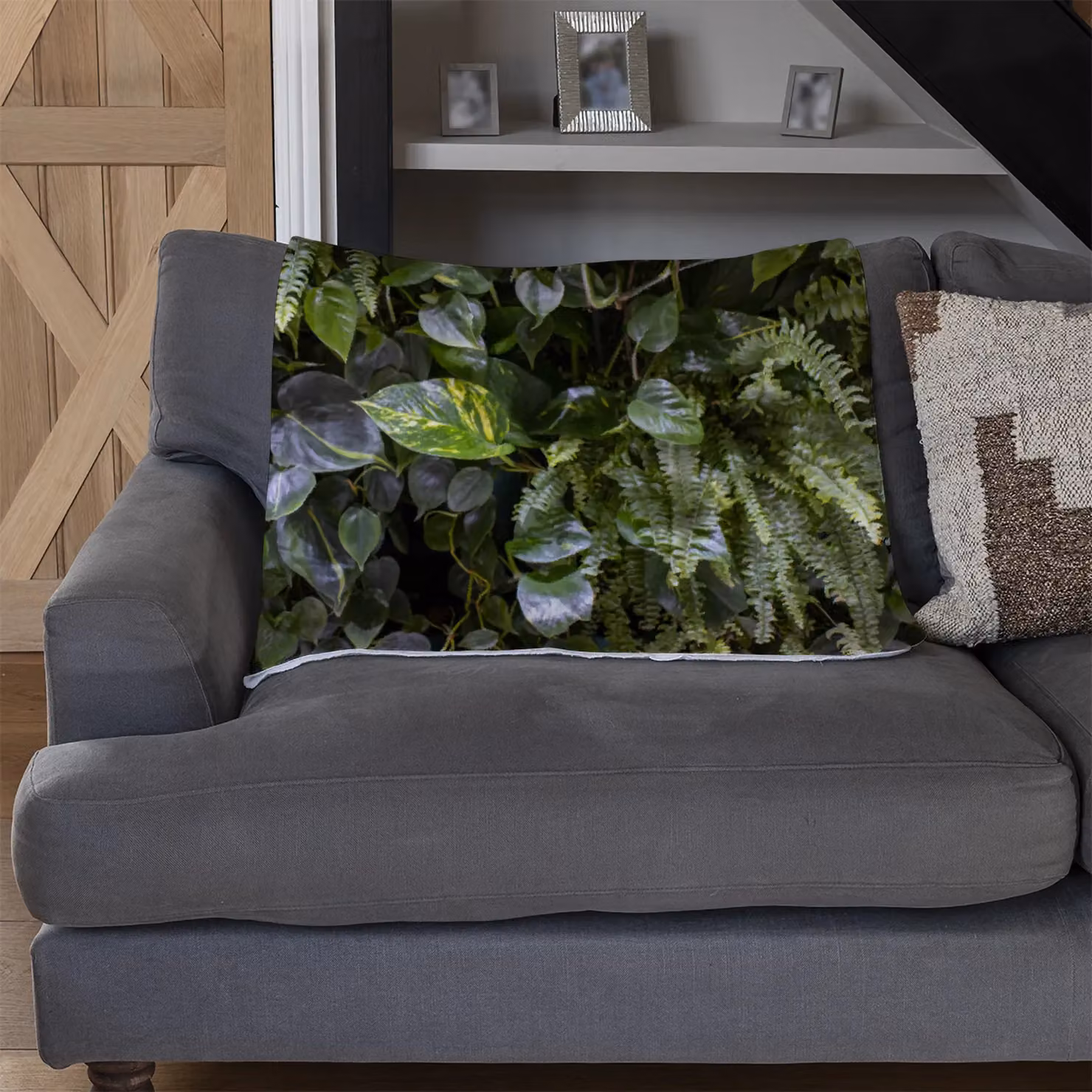 Benjamin Tate Design Urban Jungle Floral Fleece Blanket in Green and Sand, W/D/H: 120 x 150 cm – 2