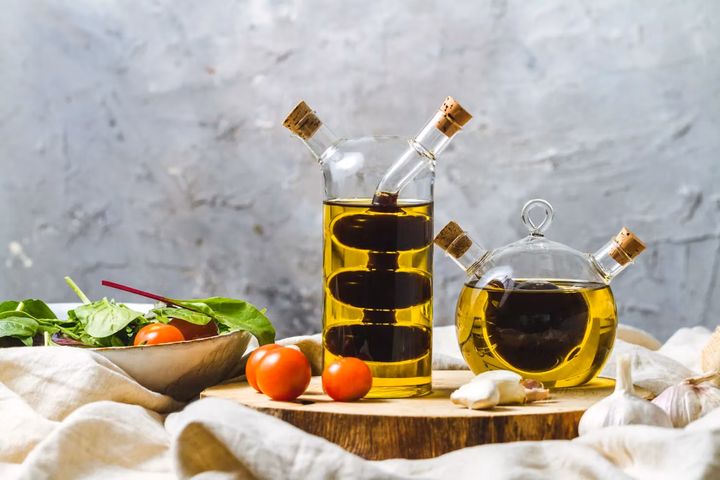 World of Flavours Italian Dual Oil and Vinegar Cruet Bottle in Clear Glass with Cork Stopper – 3