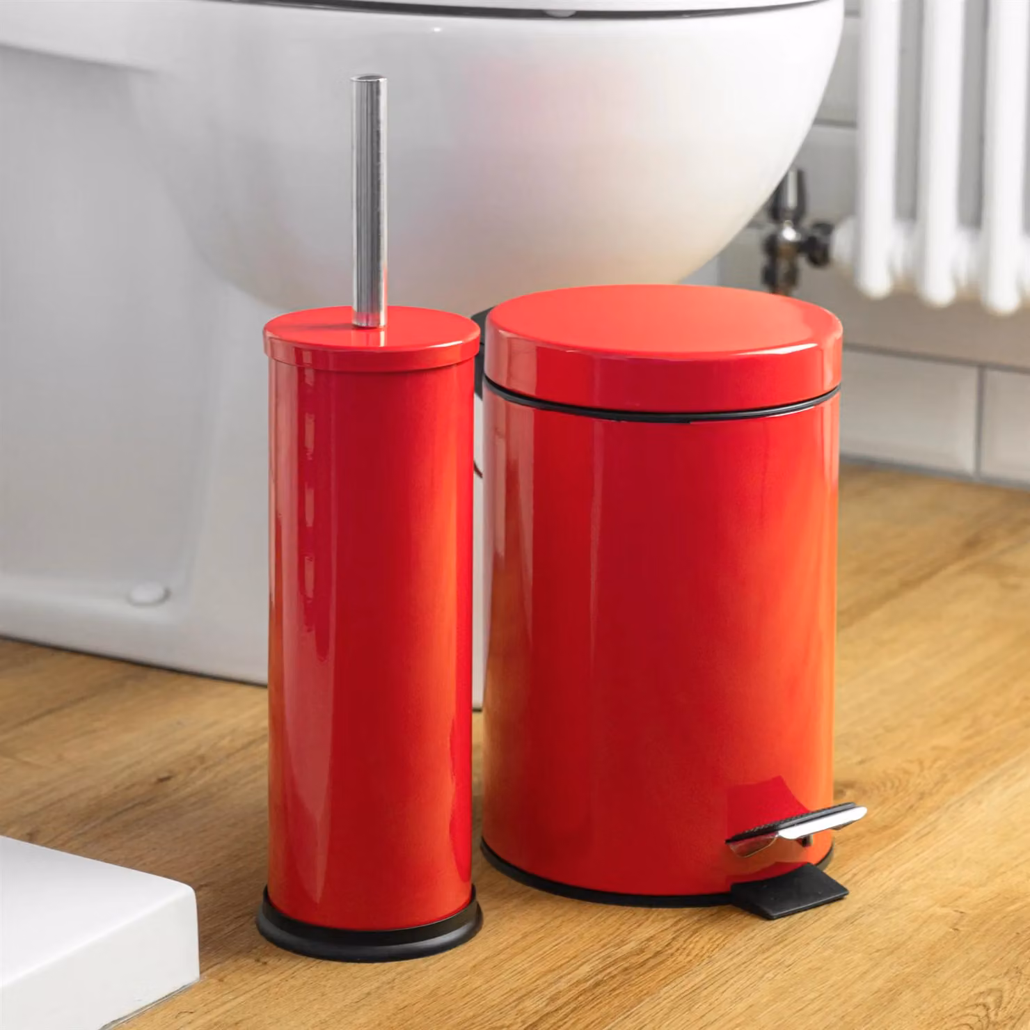 Harbour Housewares 3L Round Stainless Steel Bathroom Pedal Bin in Red – 3