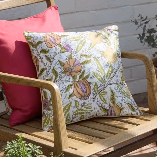 Morris & Co. Fruits Outdoor Square Cushion in Yellow and Green, W/D/H: 45 x 45 x 45 cm – 1