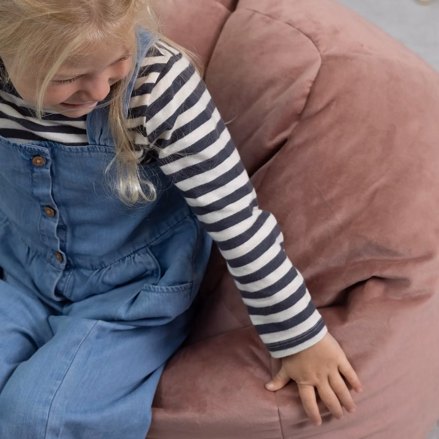 icon Kids Kingston Velvet Bean Bag Chair for Children in Dusk Pink – 3