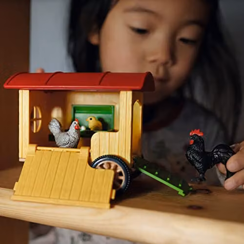 Schleich Farm World 5-Piece Mobile Chicken Coop Playset in Multicolour – 2