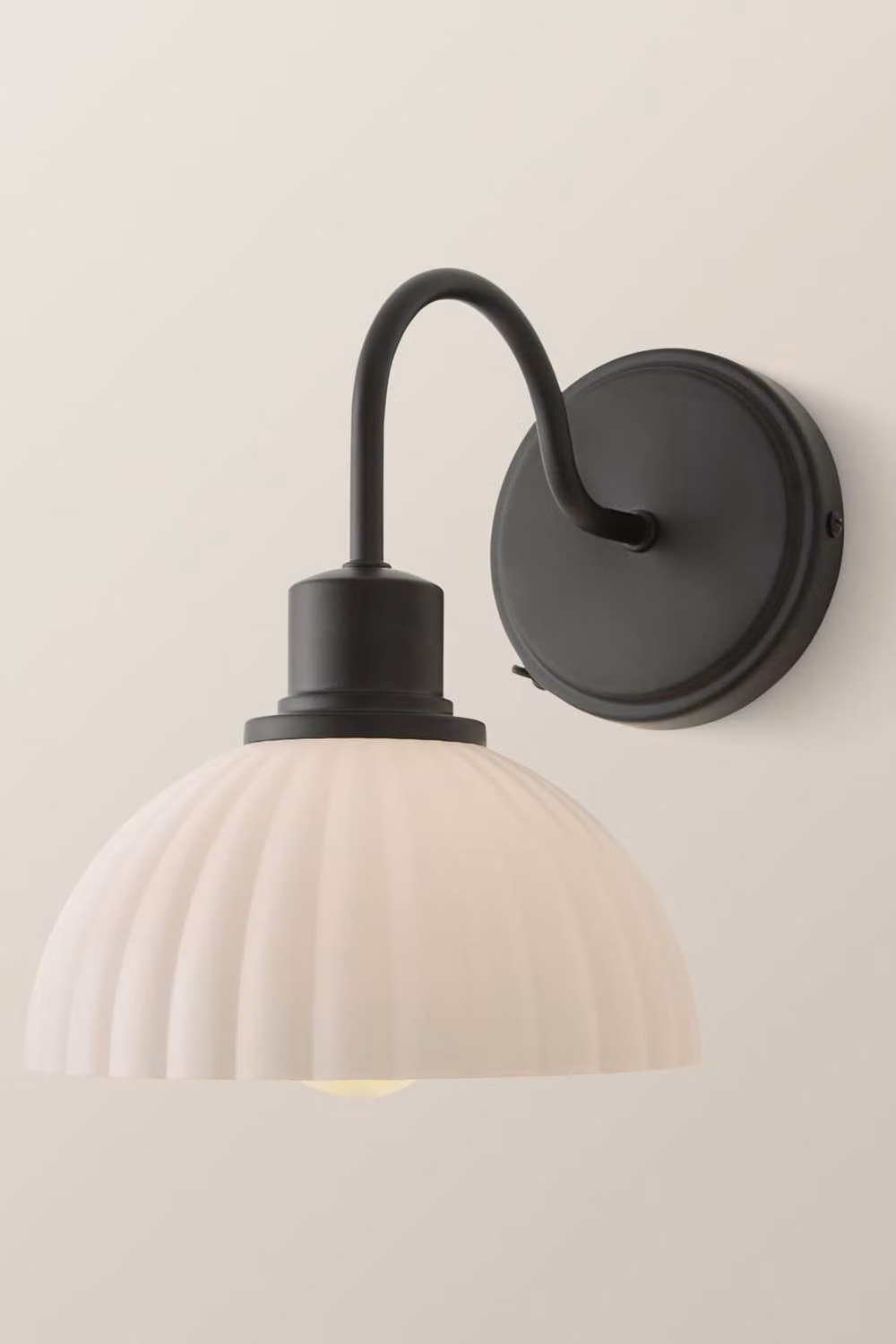 ValueLights Bourton Pair of Cream Ribbed Dome Wall Lights in Black and Gold – 3