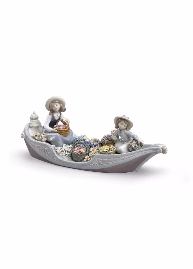 Lladró Flowers Forever Girls Porcelain Sculpture in Multicolour