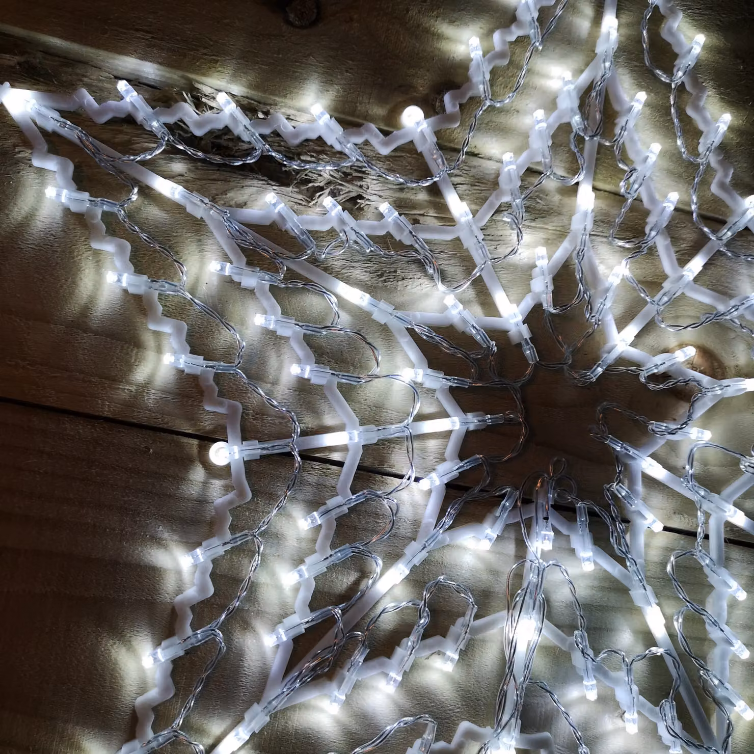 Samuel Alexander White 100 LED Hanging Star Christmas Decoration for Indoor and Outdoor Use, 50 cm – 4