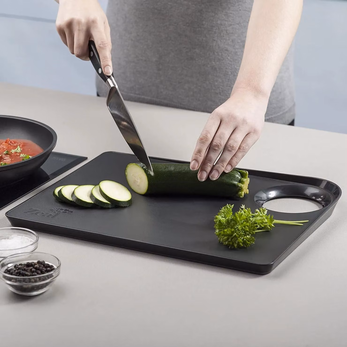 Zeal Straight to Pan Rectangular Chopping Board in Black, W: 39 cm, D: 29 cm, H: 2.5 cm – 2