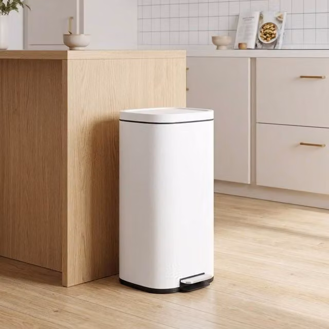 STILVORA 30L Kitchen Bin with Soft-Close Flip Lid in Beige/White