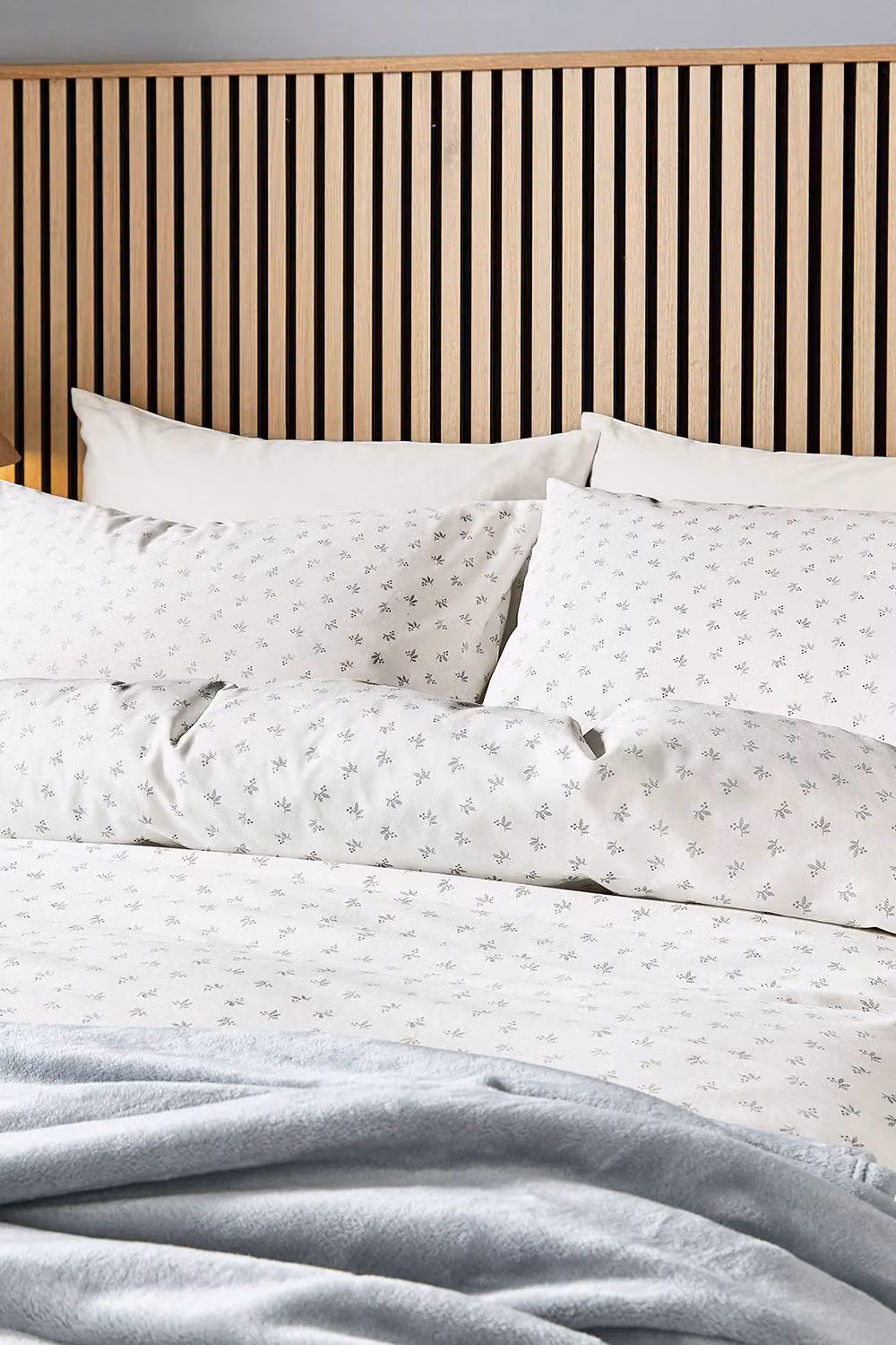 Helena Springfield Leaf Sprig Duvet Cover and Pillowcase Set in Grey and White, W/D/H: 180 x 200 cm – 2