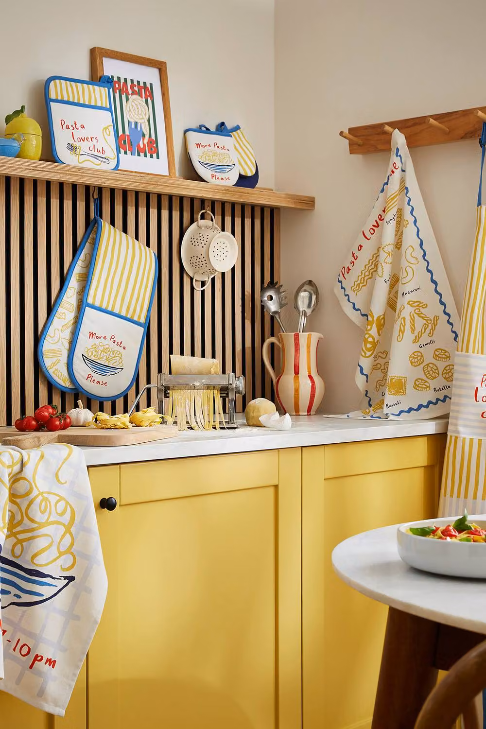 Ulster Weavers Pasta Lovers Club Double Oven Glove in Yellow, 100% Cotton – 4