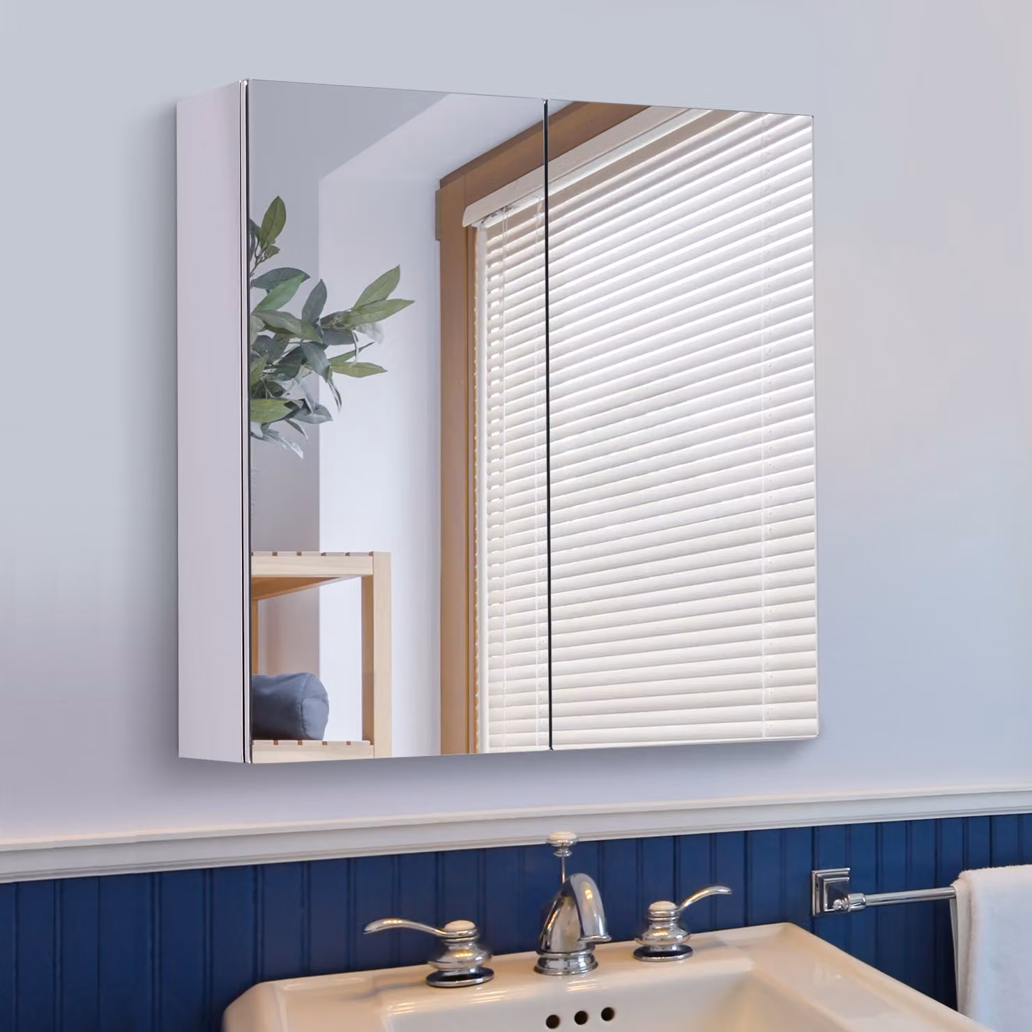HOMCOM Wall-Mounted Modern Bathroom Cabinet with Silver Glossy Glass Doors and Mirror Storage – 2