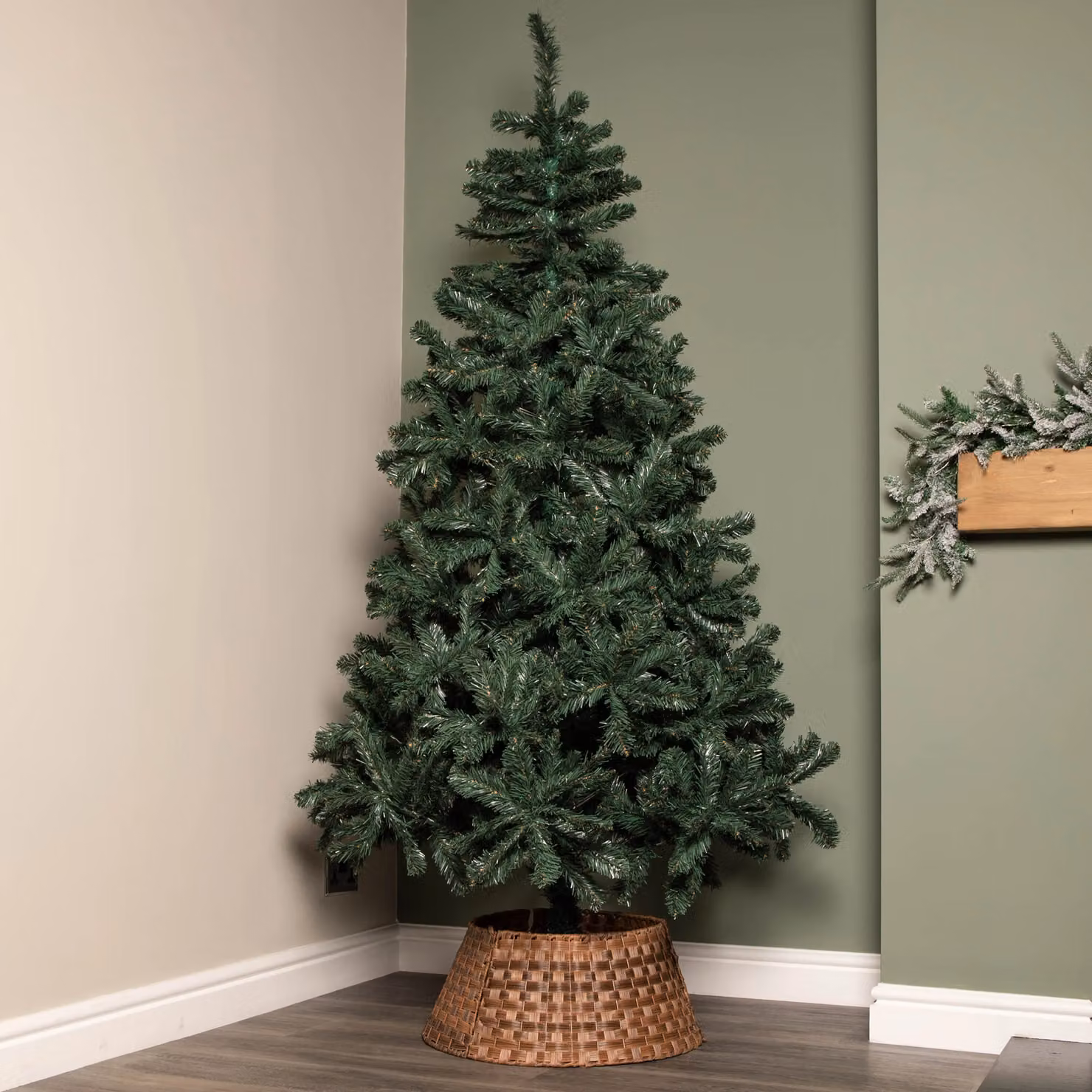 Samuel Alexander Brown Woven Rattan Christmas Tree Skirt – 2