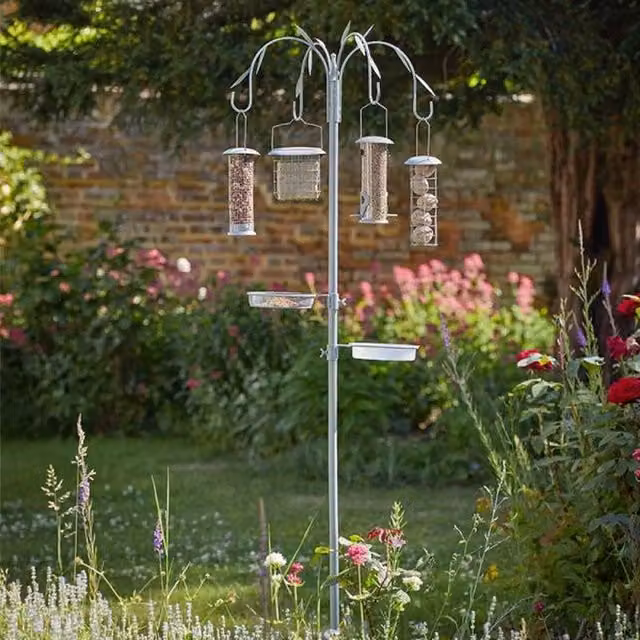 Garden Mile Willow Feeding Station in Green Metal