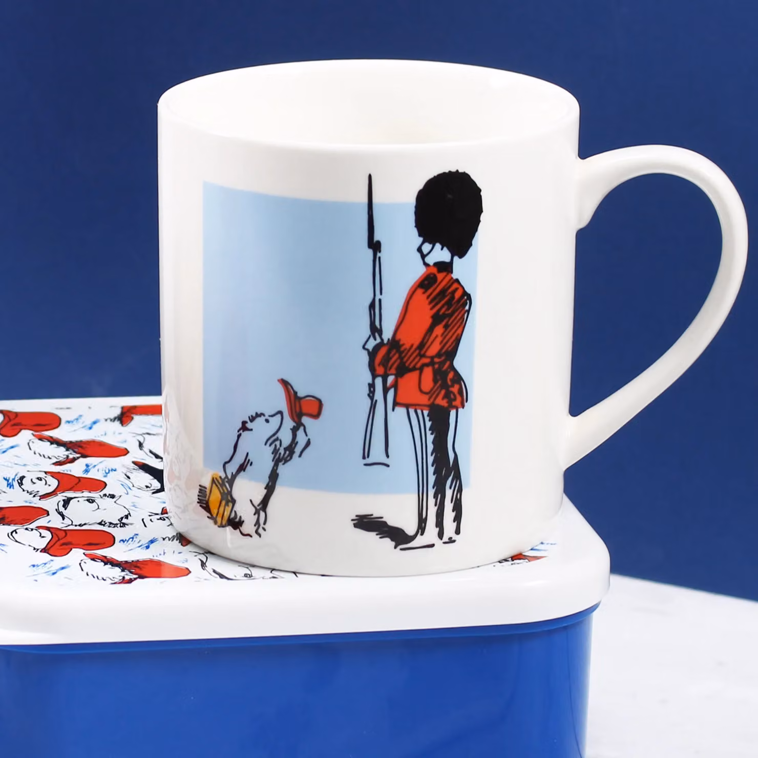 Half Moon Bay Paddington Bear Queen's Guard Ceramic Mug in White and Red – 2