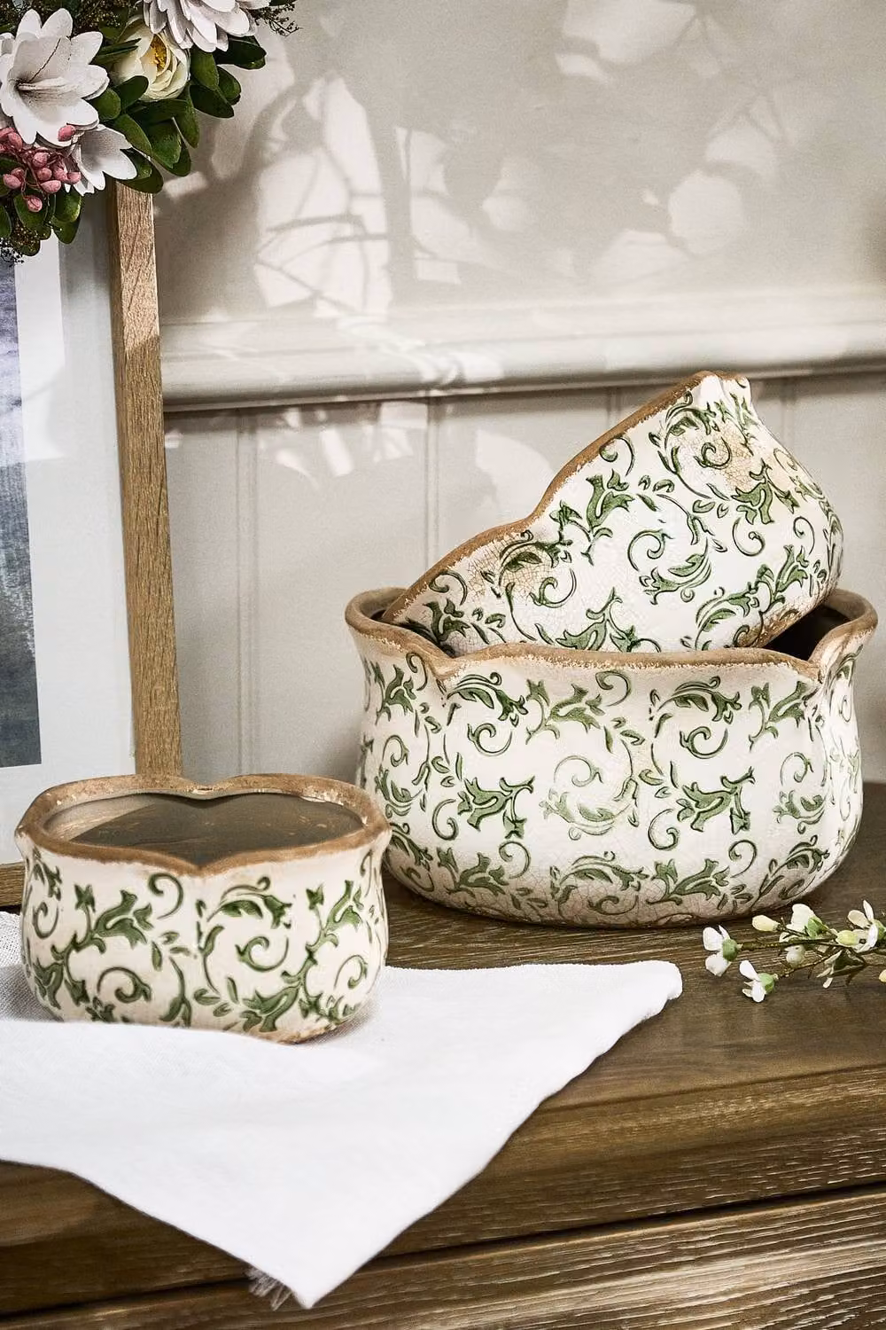 Dibor Set of 3 Vintage Irina Green Botanical Ceramic Flower Planters in Cream and Beige – 2