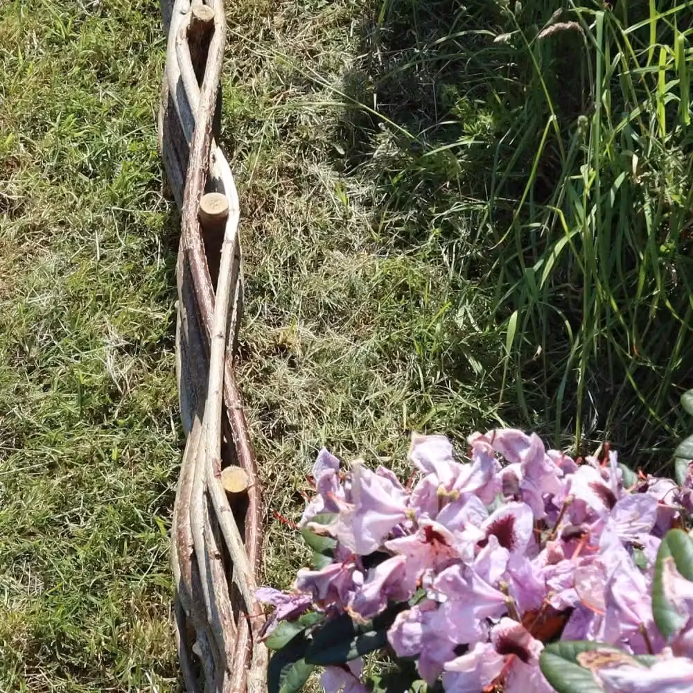 Woven Wood Hazel Hurdle Lawn Edging, 8m (8 Pieces), Height: 22 cm, Natural Brown – 5