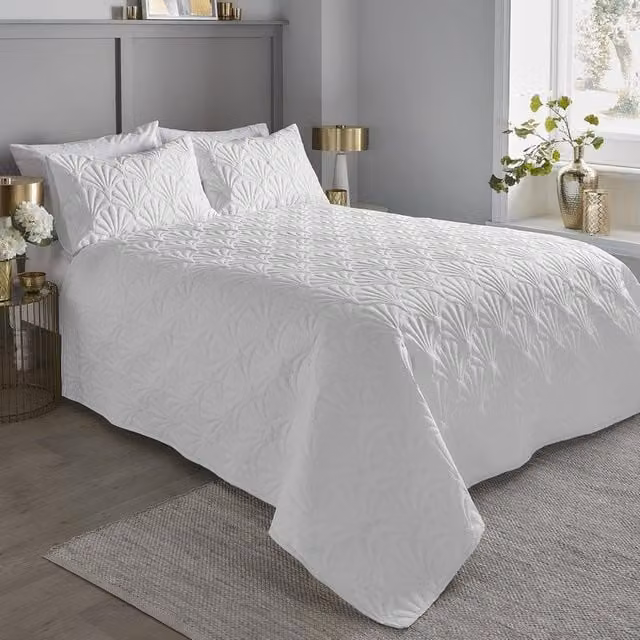 Serene Cavali Quilted Microfibre Polyester Bedspread in White, W: 200 cm, D: 230 cm
