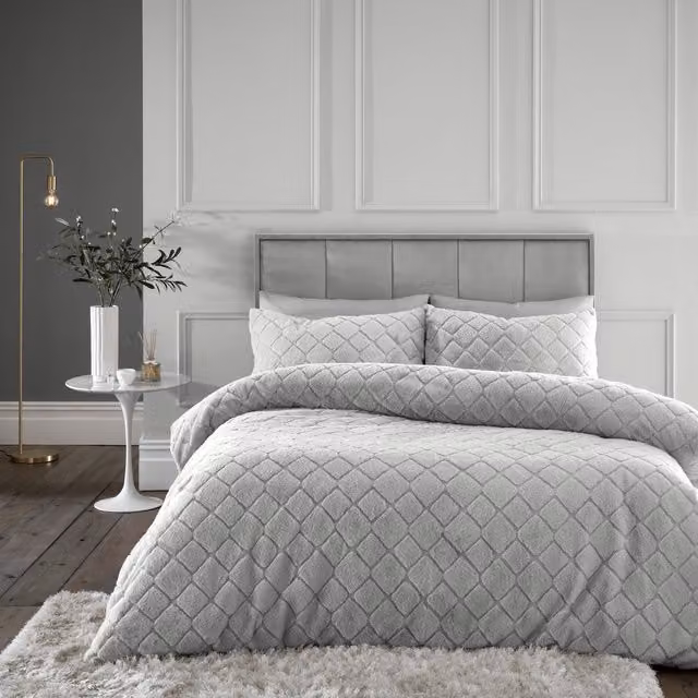 Catherine Lansfield Cosy Diamond Faux Fur Duvet Cover Bedding Set in Silver