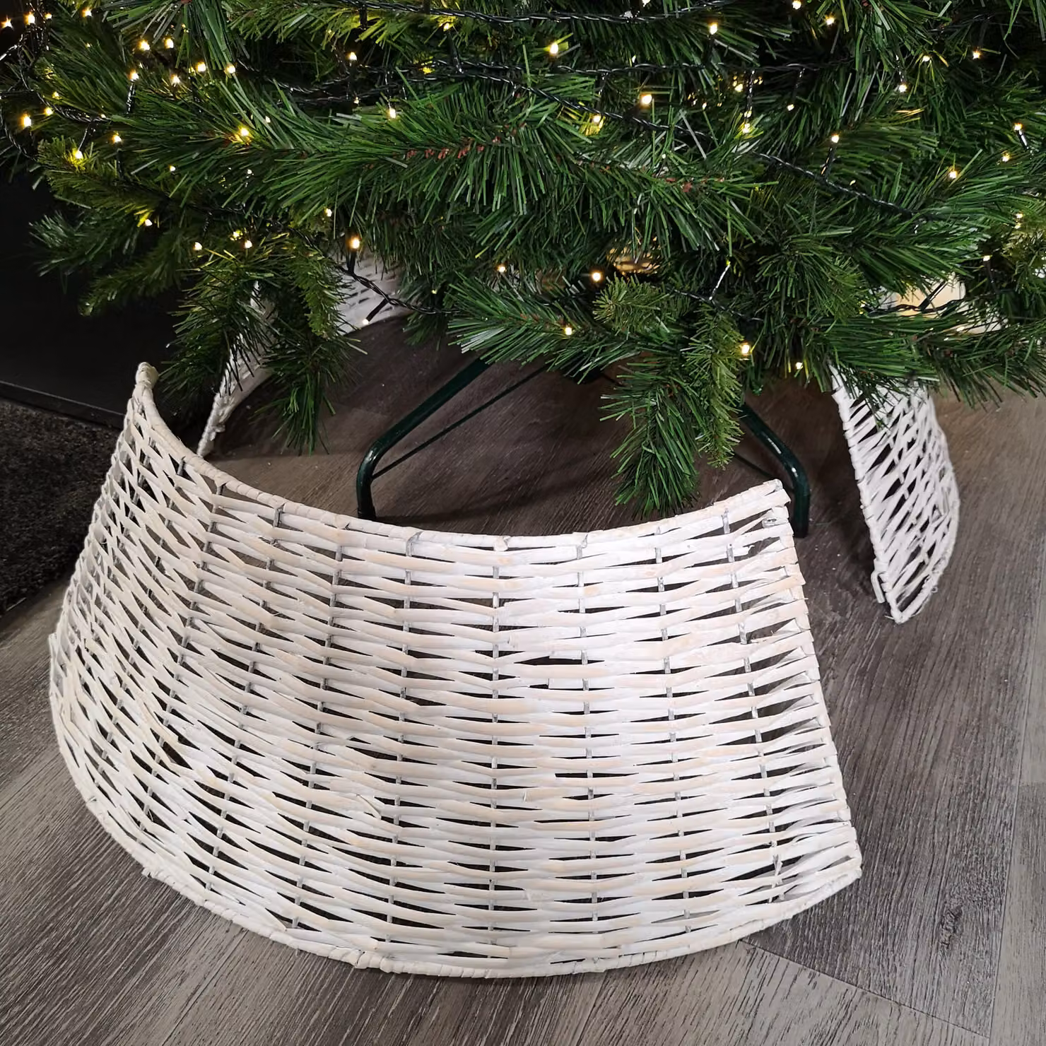 Samuel Alexander White Wash Wicker Rattan Christmas Tree Skirt, Diameter: 48-70 cm – 2