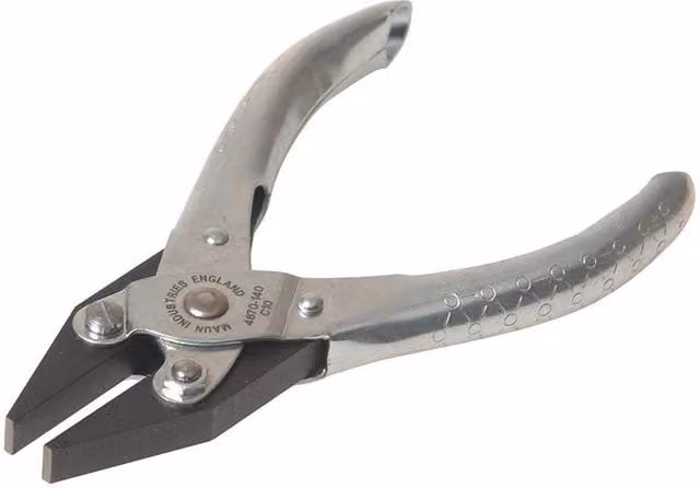 Maun Flat Nose Pliers with Smooth Jaws in Silver, 140 mm