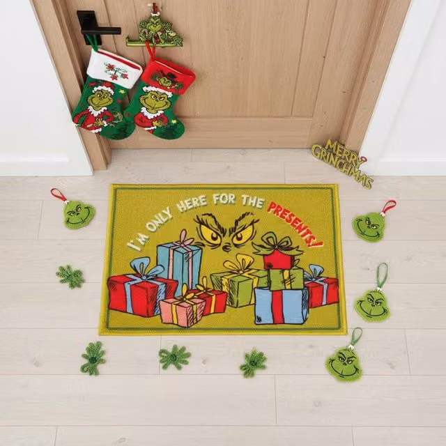 Garden Greatness Grinch Here For The Presents Doormat in Green