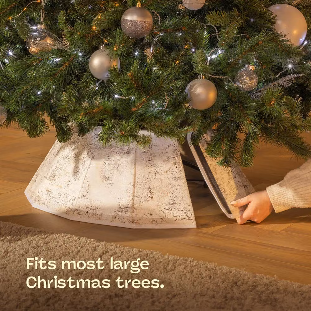 Christmas Village Diamond Velvet Christmas Tree Skirt in Red and White – 3