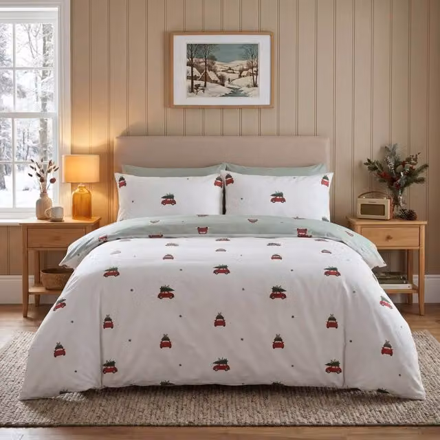 Rapport Home Driving Home Christmas Reversible Microfibre Duvet Cover Bedding Set in White and Green, W: 180 cm, H: 200 cm