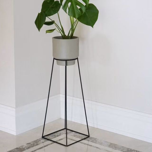 Ivyline Minimo minimalist metal plant stand in matt black, H: 60 cm, D: 26 cm