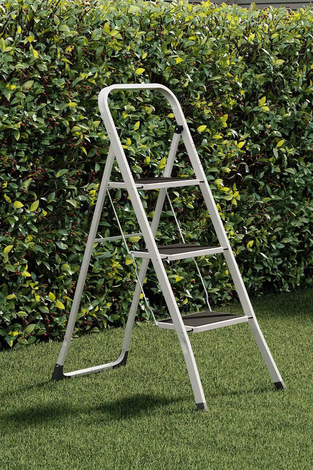HD Designs 3 Step Folding Step Ladder with Anti-Slip Mat in White – 3
