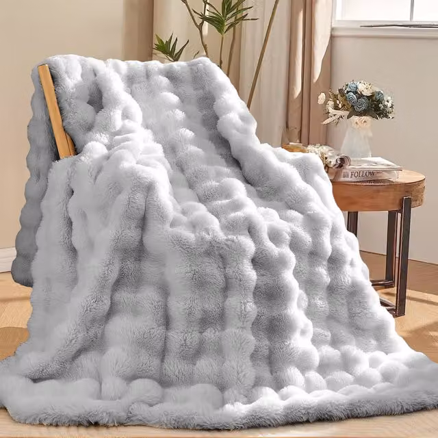 Sweet Dreams Fluffy Faux Fur Throw in Silver Grey, W: 220 cm