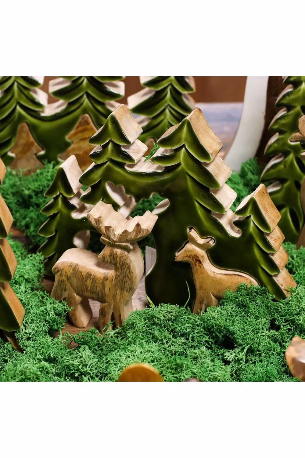 KDMD Lost in the Forest Two Deer 3D Wooden Tabletop Decor, Dark Green Mango Wood, W/H: 18 x 23 cm – 3