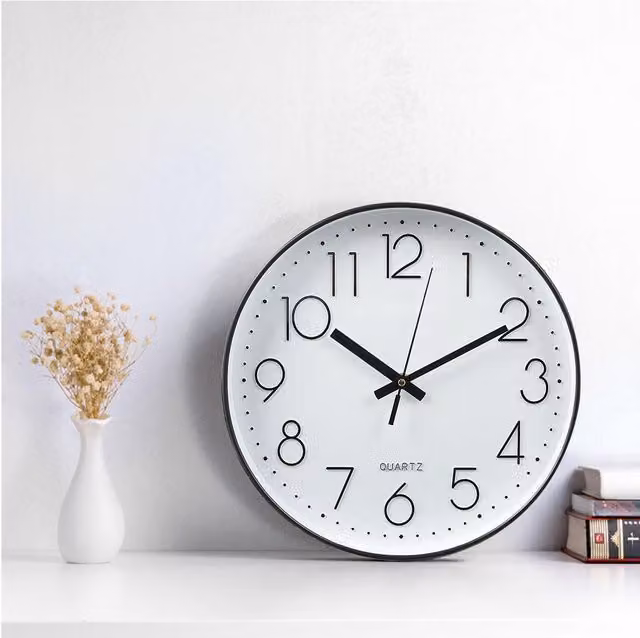 Livingandhome Minimalist Round Analog Quartz Wall Clock in White and Black, Diameter: 30.48 cm