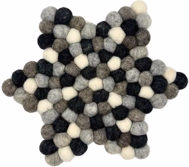 Four Candle Grey Felt Ball Star Centre Mat