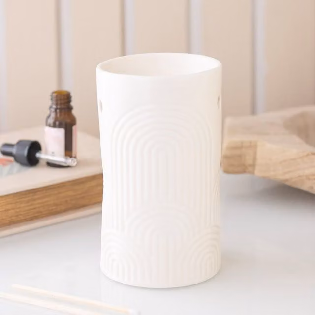 Something Different Wholesale Ceramic Embossed Arch Tealight Oil Burner and Wax Warmer in Beige and White