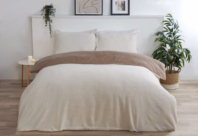 Smart Living Reversible Teddy Fleece Duvet Cover and Pillowcase Set in Beige, King Size (W: 230 cm x L: 200 cm)