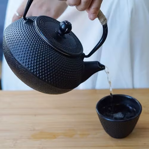 Gr8 Home Black Japanese Style Cast Iron Teapot with Infuser, 800ml – 3