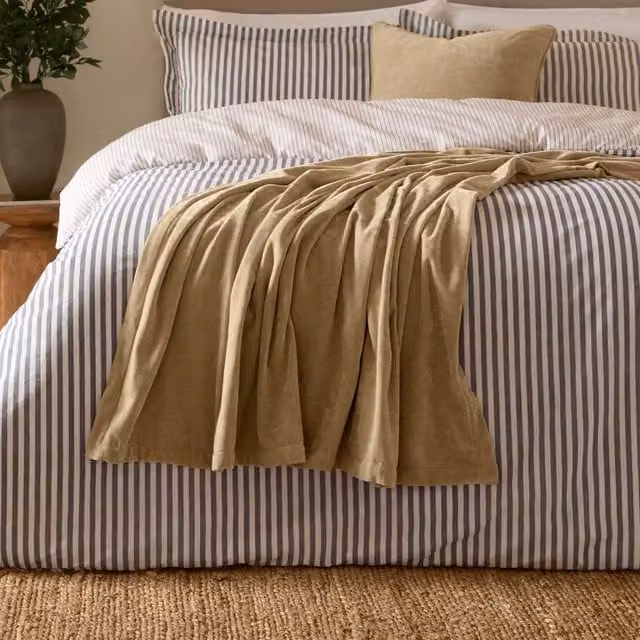 Yard Heavy Chenille Velvet Throw in Beige/Sand, W: 150 cm, D: 200 cm – 1