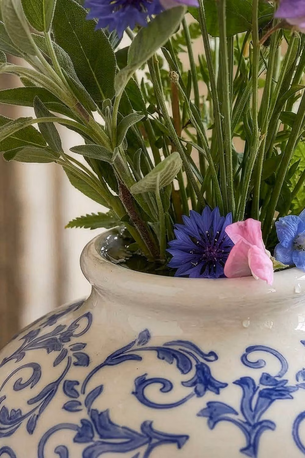 Dibor Vintage Solene Large Blue and Beige Floral Round Ceramic Flower Vase, H 28 cm x Dia 23 cm – 3