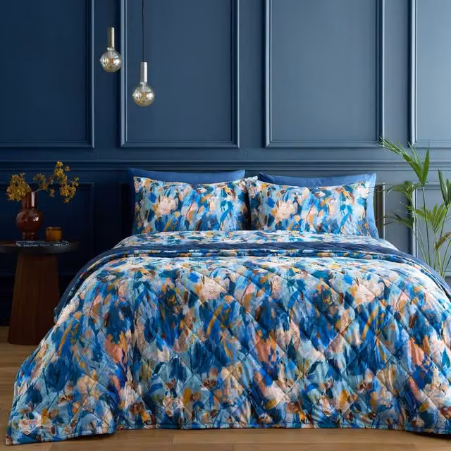 Portfolio Home Daphne Floral Quilted Bed Throw in Blue, W/D/H: 200 x 230 cm
