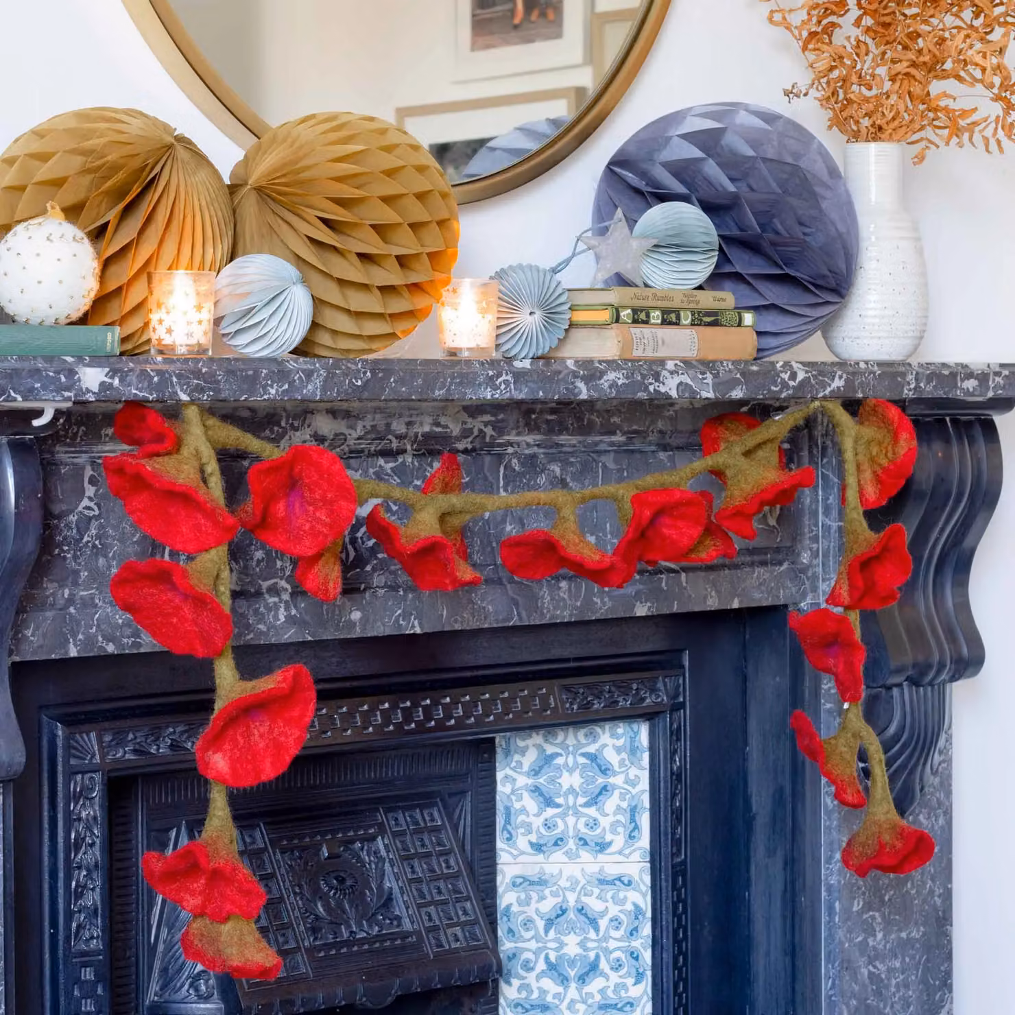 Paper High Handcrafted Felt Flower Garland in Red, 160 cm Long with 20 Flowers – 3