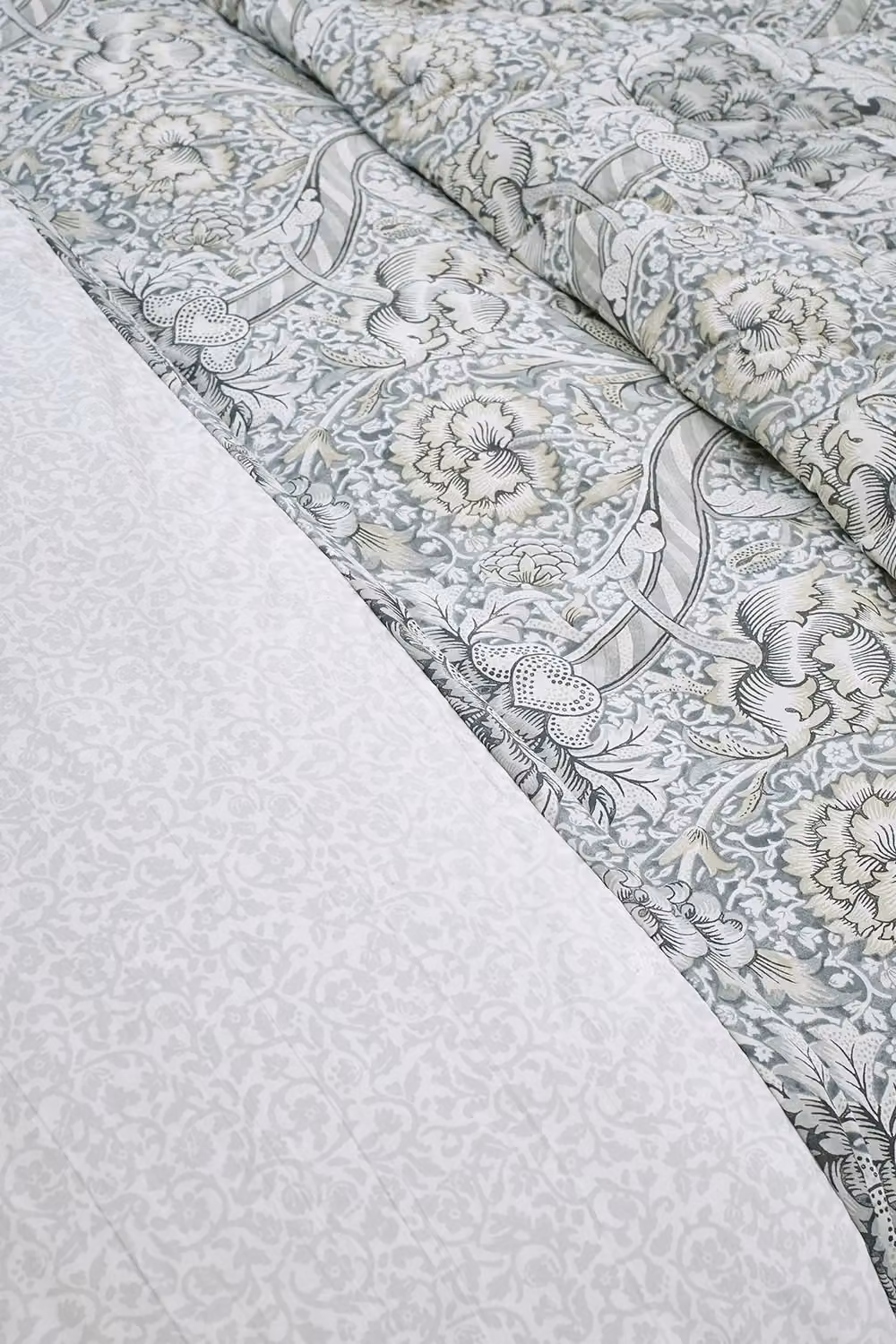 Morris & Co Wandle Grey Floral Cotton Percale Duvet Cover and Pillowcase Set W/D/H: 220 x 140 x 200 cm – 3