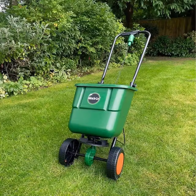 Miracle-Gro Green Manual Broadcast Rotary Lawn Seed Spreader